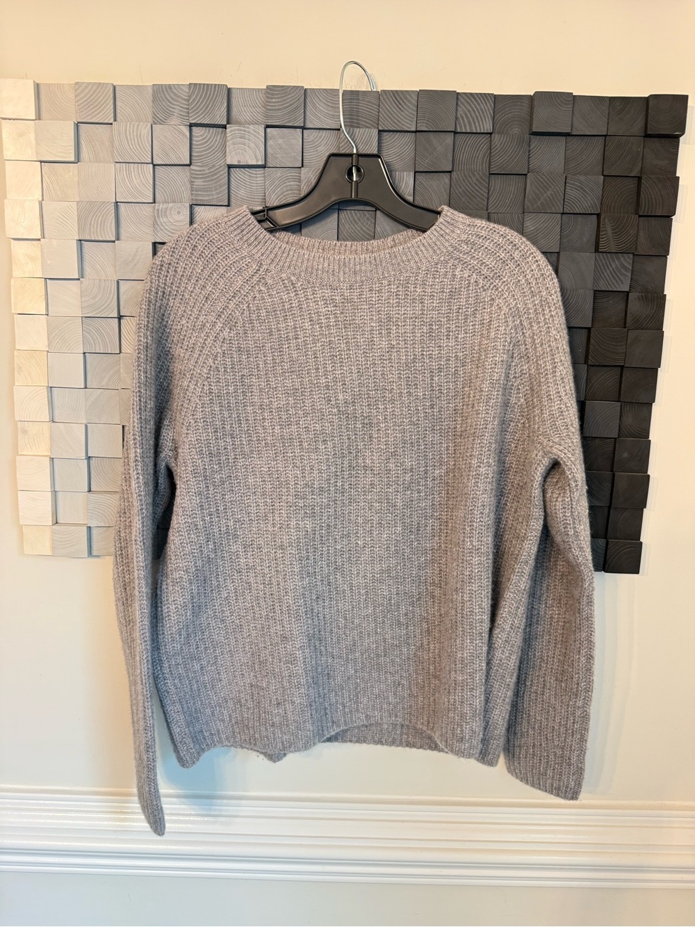 Soft Ribbed Crewneck Cashmere Sweater in Light Gray